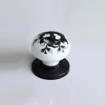 d97504110 rucica dugme crna mat bela kugla crni cvet